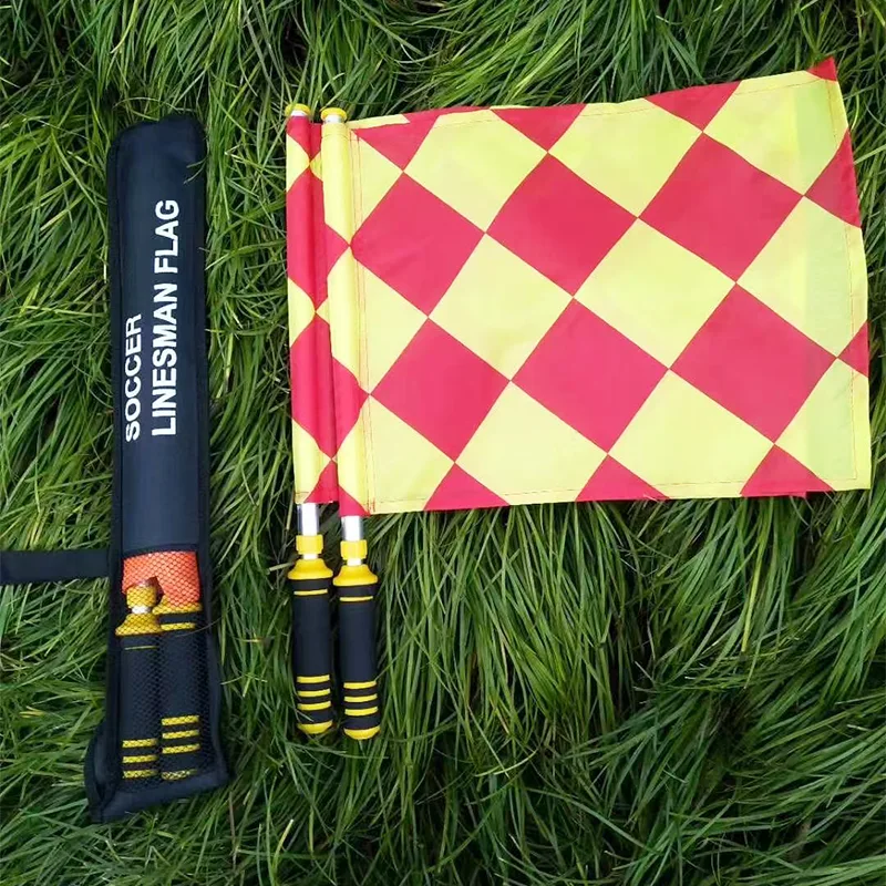 Bandiera dell'arbitro con quadratini piccoli